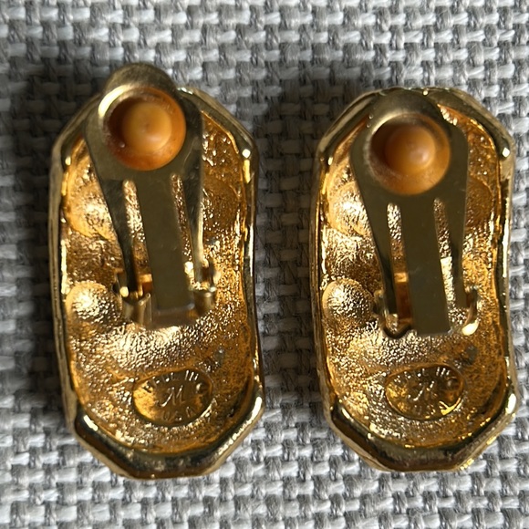 VINTAGE Monet Clip on Earrings BLACK Enamel/Crystal/Goldtone EUC - Picture 6 of 10